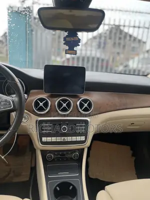 Mercedes-Benz GLA 250 2019 Blue
