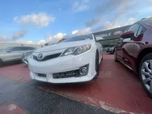 Toyota Camry SE 4dr Sedan (2.5L 4cyl 6A) 2013 White