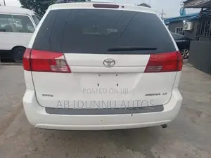 Toyota Sienna 2004 White