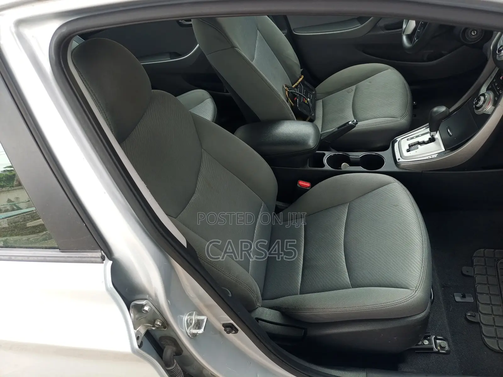 Hyundai Elantra 2012 Silver