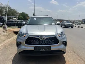 Toyota Highlander XLE 2022 Silver