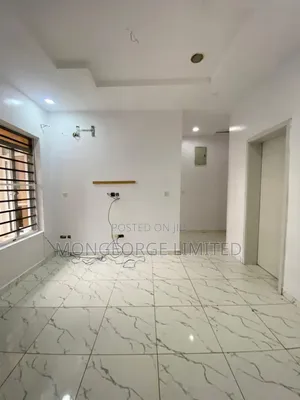 4bdrm Townhouse / Terrace in Chevron for rent