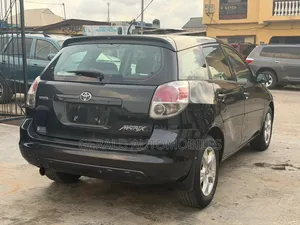 Toyota Matrix Hatchback FWD (1.8L 4cyl 5M) 2006 Gray