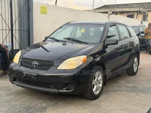 Toyota Matrix Hatchback FWD (1.8L 4cyl 5M) 2006 Gray