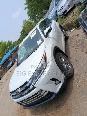 Toyota Highlander LE 4x2 V6 (3.5L 6cyl 8A) 2018 White