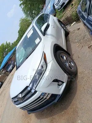 Toyota Highlander LE 4x2 V6 (3.5L 6cyl 8A) 2018 White