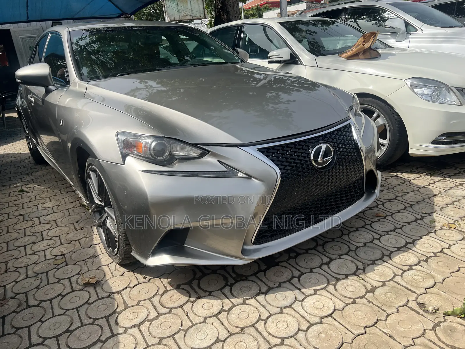 Lexus IS 2016 Gold