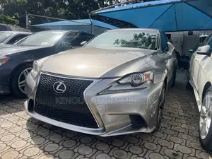 Lexus IS 2016 Gold