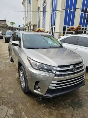 Toyota Highlander Limited Platinum 4dr SUV (3.5L 6cyl 6A) 2015 Gold