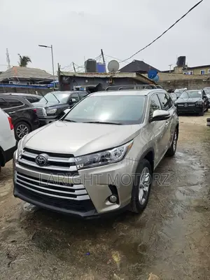 Toyota Highlander Limited Platinum 4dr SUV (3.5L 6cyl 6A) 2015 Gold