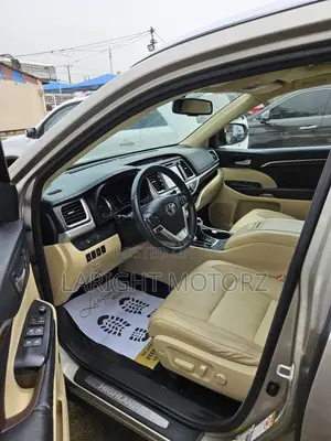 Toyota Highlander Limited Platinum 4dr SUV (3.5L 6cyl 6A) 2015 Gold