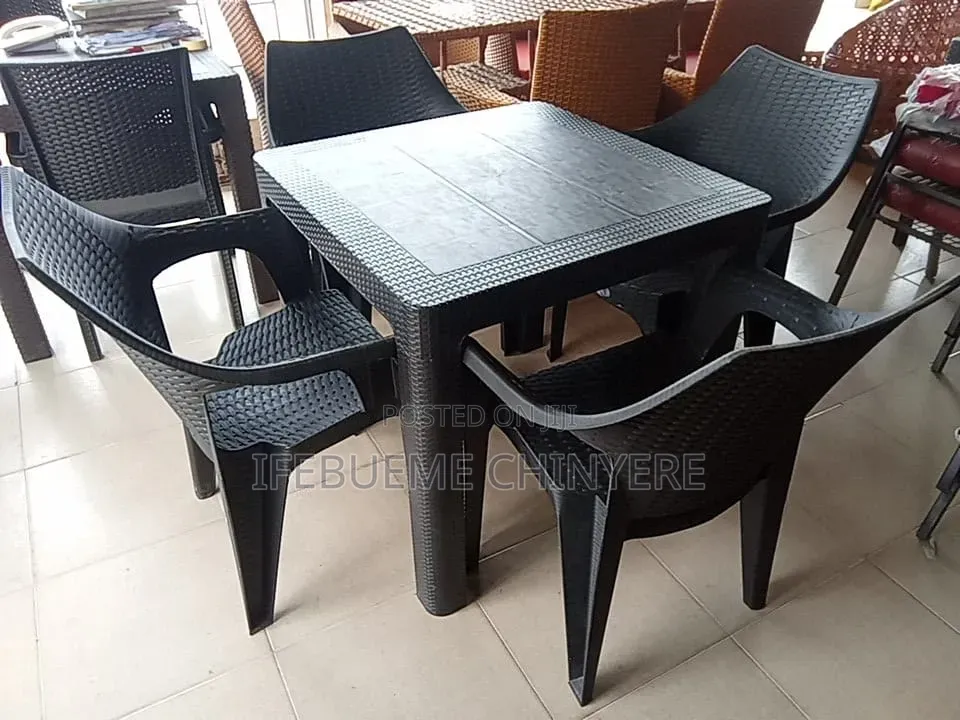 Table of 4 Chair and a Table