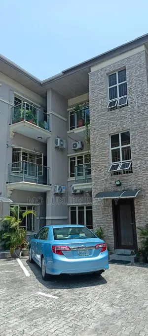 3bdrm Apartment in Lekki Phase 1 for rent
