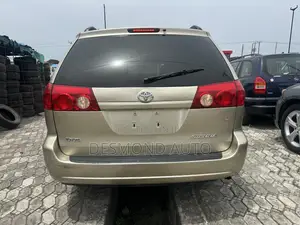 Toyota Sienna XLE AWD 2006 Gold