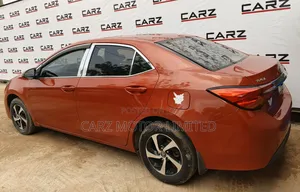 Toyota Corolla LE (1.8L 4cyl 2A) 2018 Orange