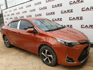 Toyota Corolla LE (1.8L 4cyl 2A) 2018 Orange