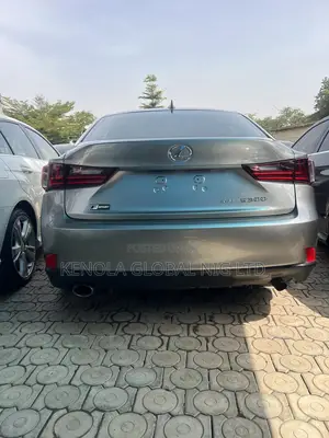 Lexus IS 2016 Gold