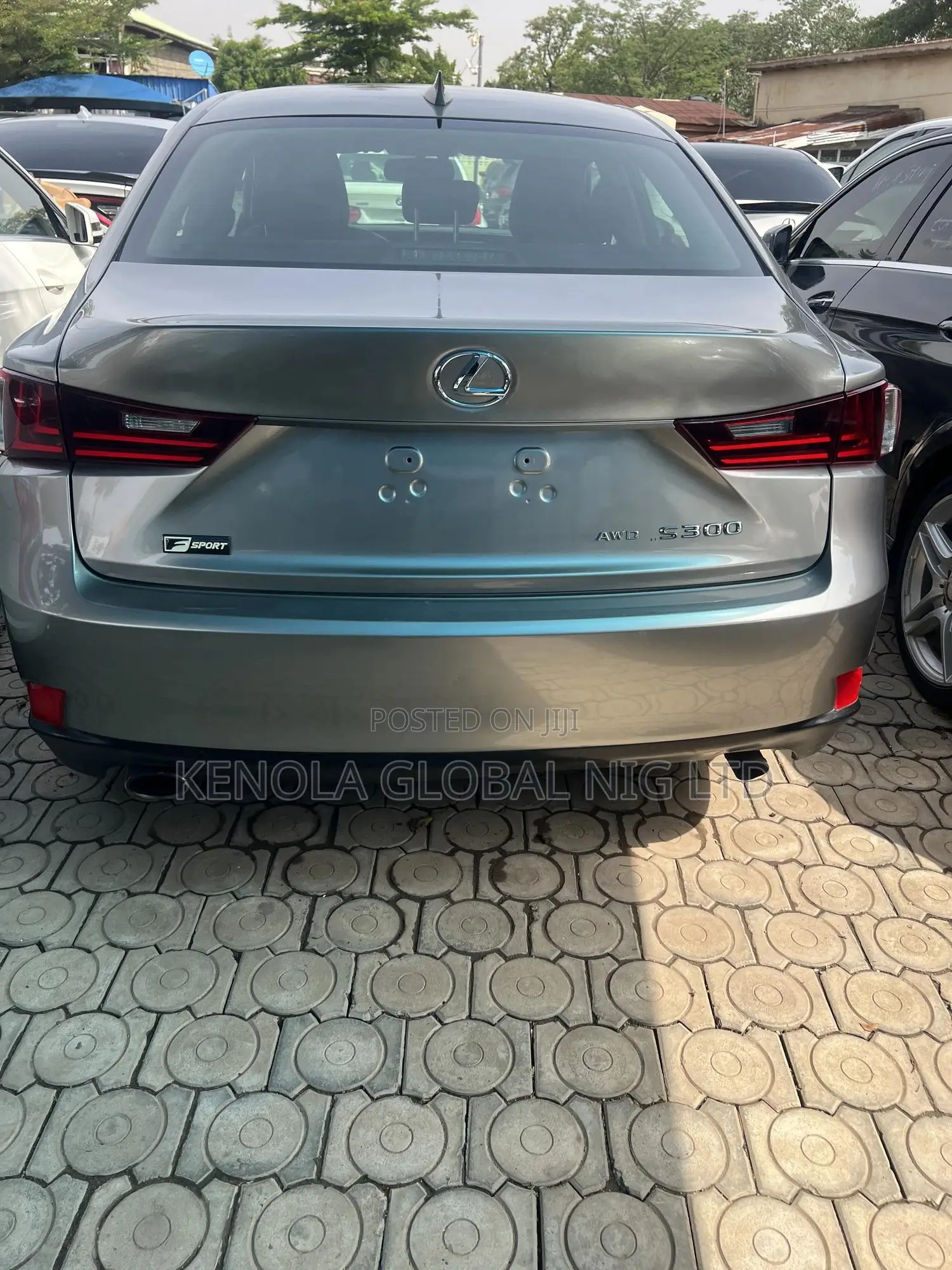 Lexus IS 2016 Gold