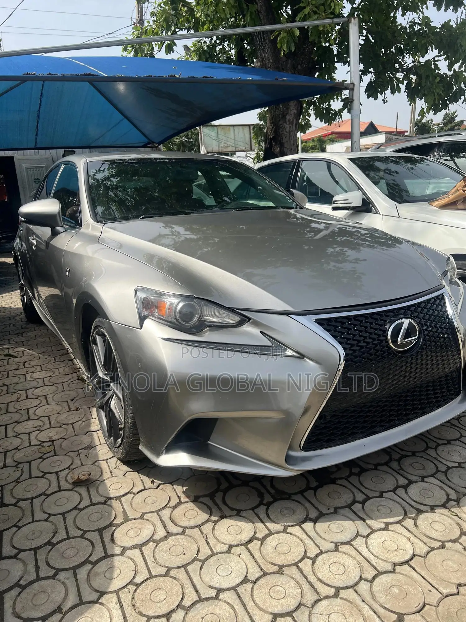 Lexus IS 2016 Gold