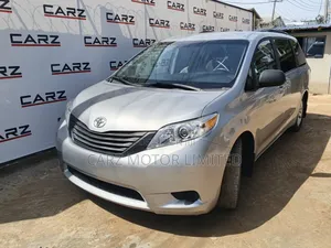 Toyota Sienna 2015 Silver