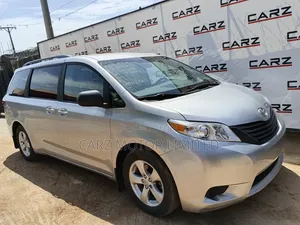 Toyota Sienna 2015 Silver