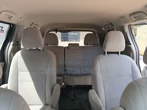 Toyota Sienna LE 8-Passenger 4dr Minivan (3.5L 6cyl 6A) 2015 Silver
