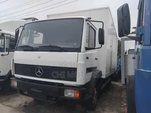 Mercedes 814 Truck 17fit Container