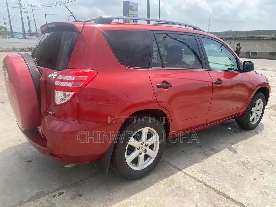 Toyota RAV4 2010 Red