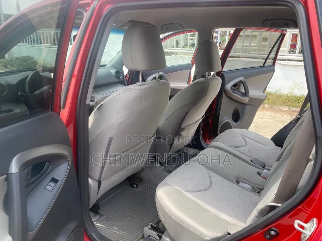 Toyota RAV4 2010 Red