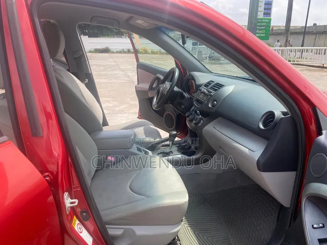 Toyota RAV4 2010 Red