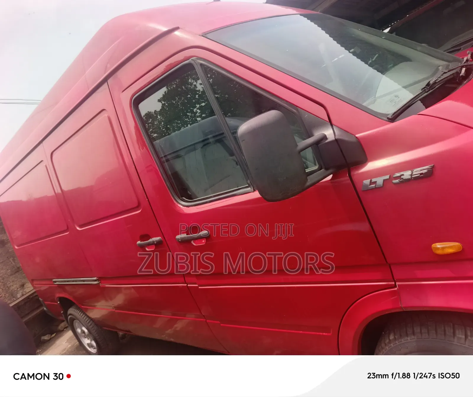 Volkswagen LT 2000 Red
