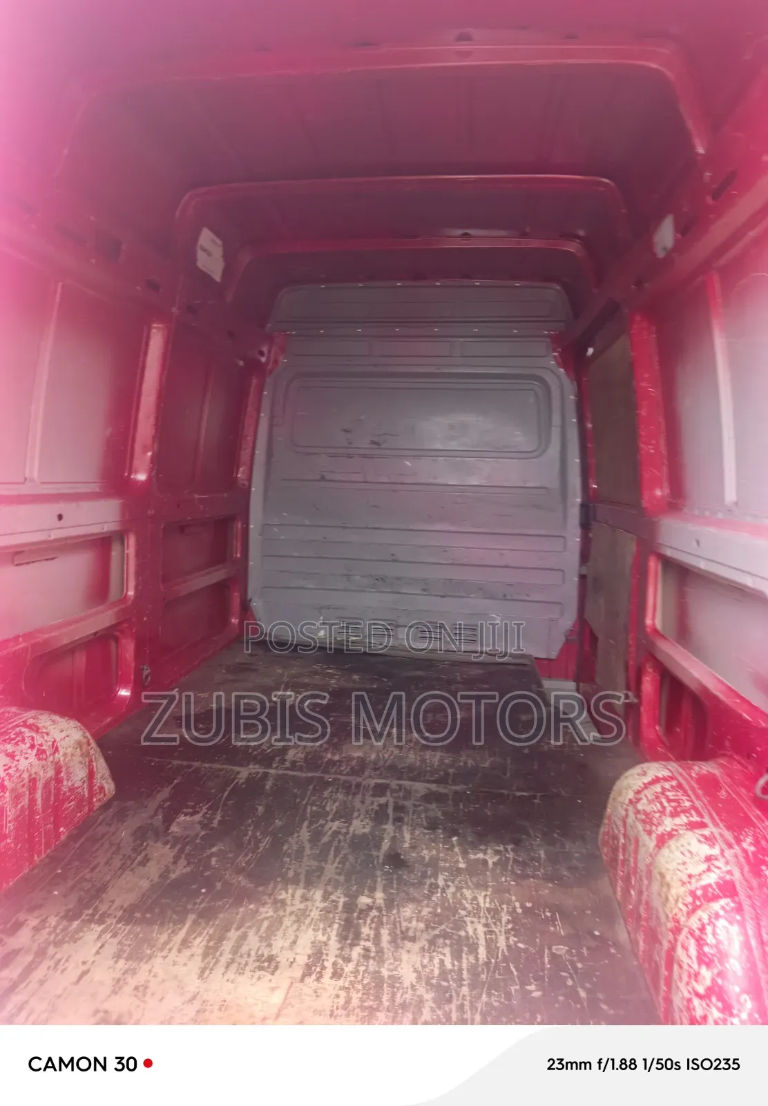 Volkswagen LT 2000 Red