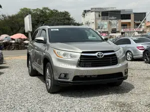 Toyota Highlander 2016 Gold