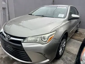 Toyota Camry 2016 Gold