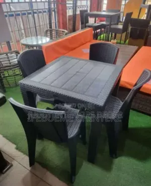 Raffa Chair With Loulou Table