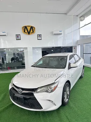 Toyota Camry SE 4dr Sedan (2.5L 4cyl 6A) 2016 White