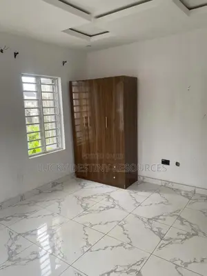 3bdrm Block of Flats in United Estate, Sangotedo for rent