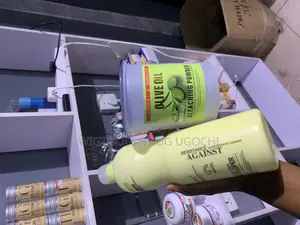 Hair Bleaching Kit, Developer and Bleaching Powder.