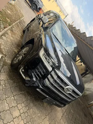 Toyota Land Cruiser LC300 2022 Black