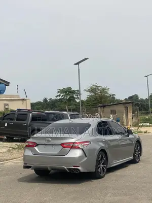 Toyota Camry SE (2.5L 4cyl 8A) 2019 Silver