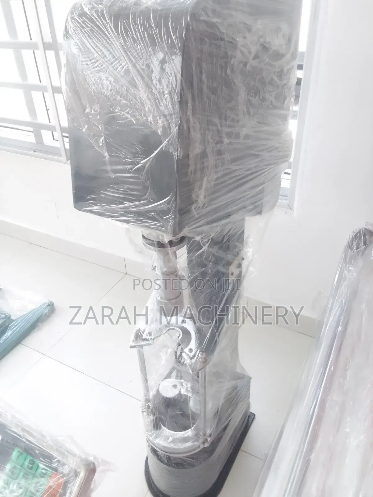 Bottle Capping Machine
JGS-880 Capper
Locking Machine