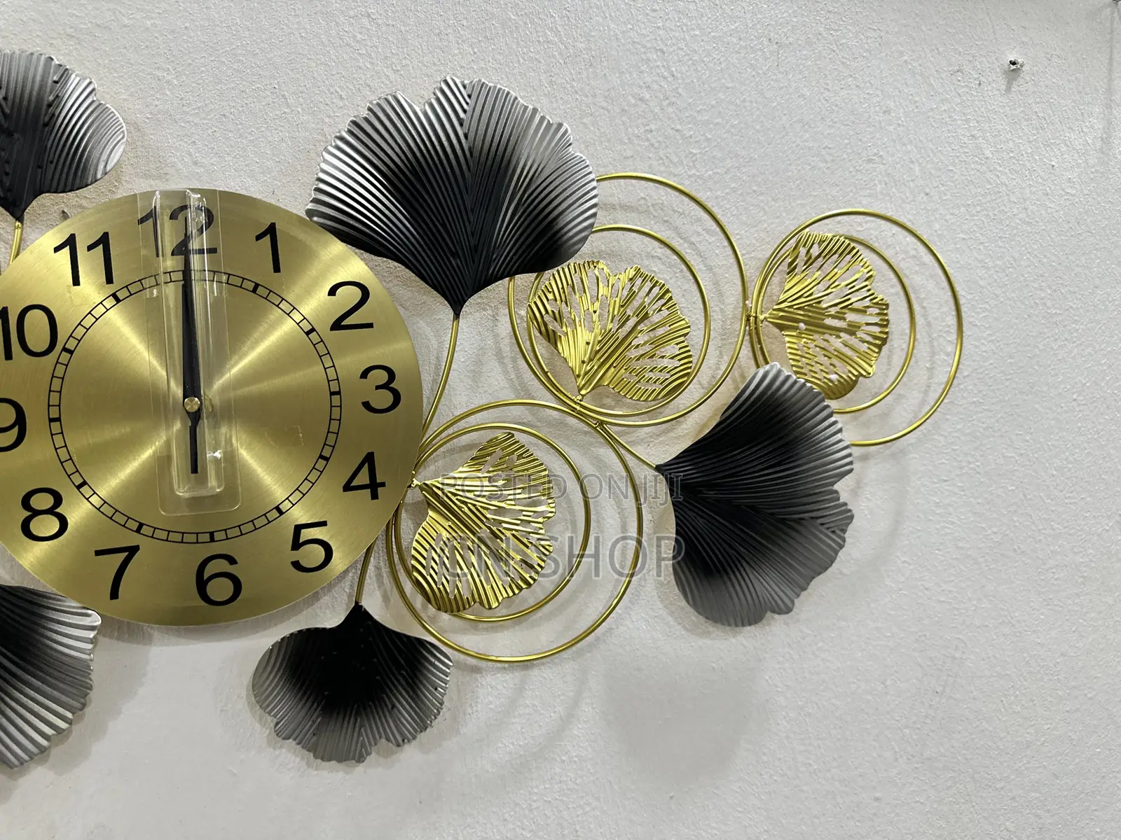 Round Clock Eight Design