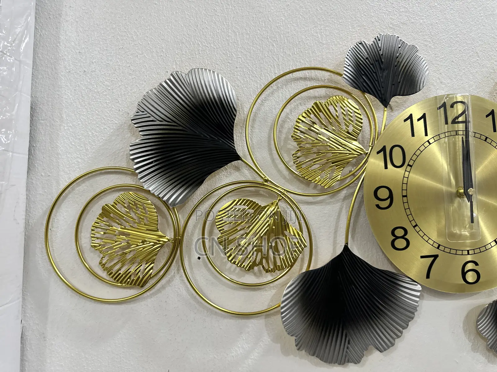 Round Clock Eight Design