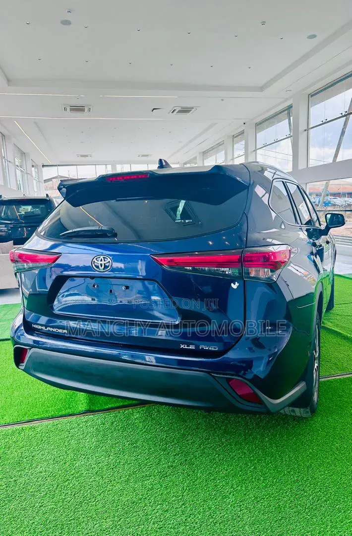 Toyota Highlander XLE AWD 2020 Blue