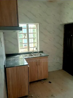 3bdrm Block of Flats in Oluyole Estate for rent