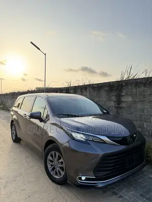 Toyota Sienna Limited AWD 7-Passenger 2023 Gray