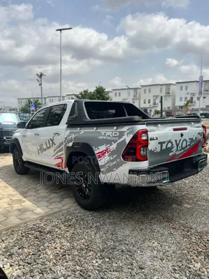 Toyota Hilux SR5 4x4 2019 White