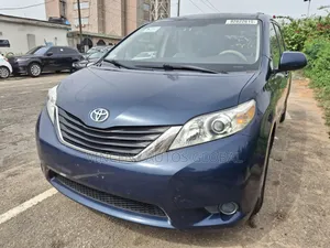 Toyota Sienna LE 8 Passenger 2011 Blue