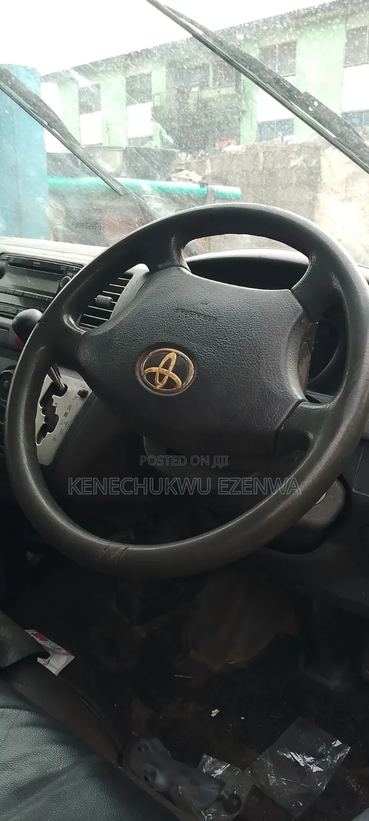 Toyota HiAce 2012 White