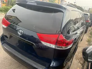 Toyota Sienna LE 8 Passenger 2012 Black
